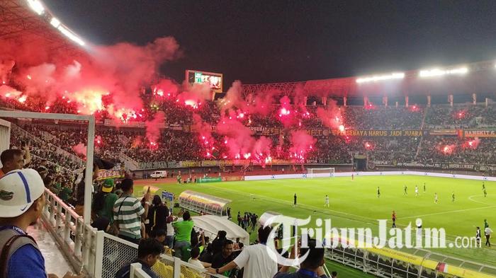 Pertandingan-Persebaya-vs-Bali-United-di-Stadion-Gelora-Bung-Tomo-Surabaya-2025.jpg