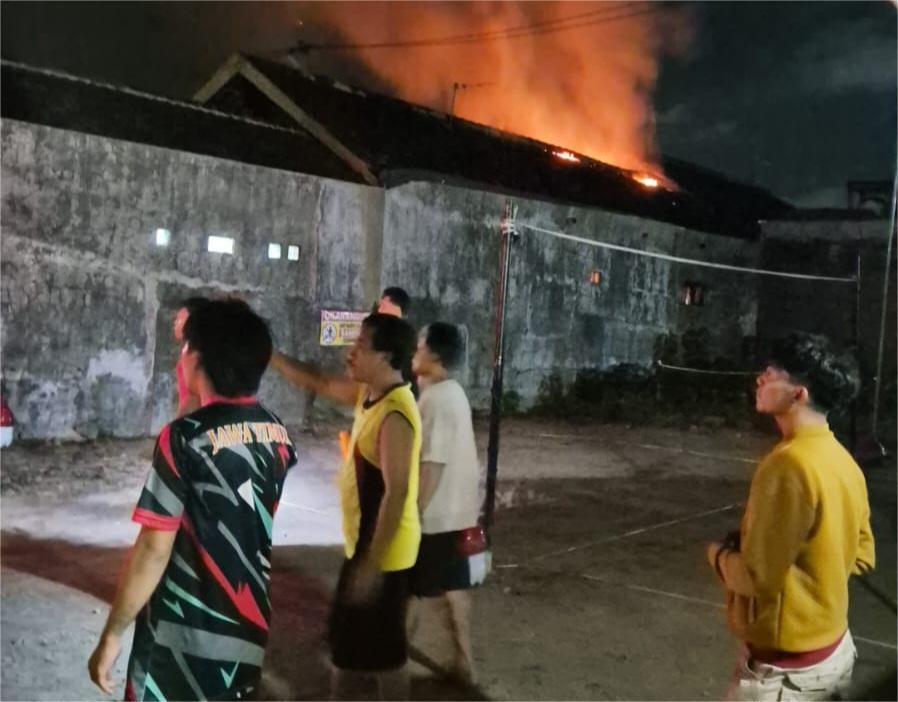Kebakaran Hebat Ludeskan Dapur Rumah Warga di Kediri, Kebocoran Gas Elpiji Jadi Penyebab