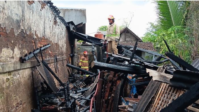 Merebus Air lalu Ditinggal Istirahat, Dapur Rumah Warga Malang Ludes Terbakar - Tribunjatim.com