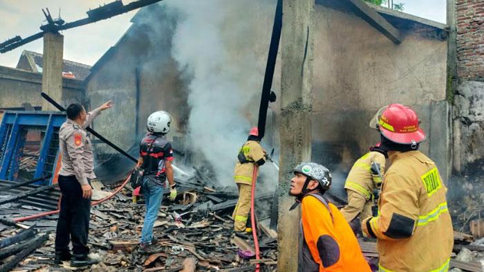 Gara-gara Bakar Sampah, Gudang di Wagir Malang Ludes Terbakar