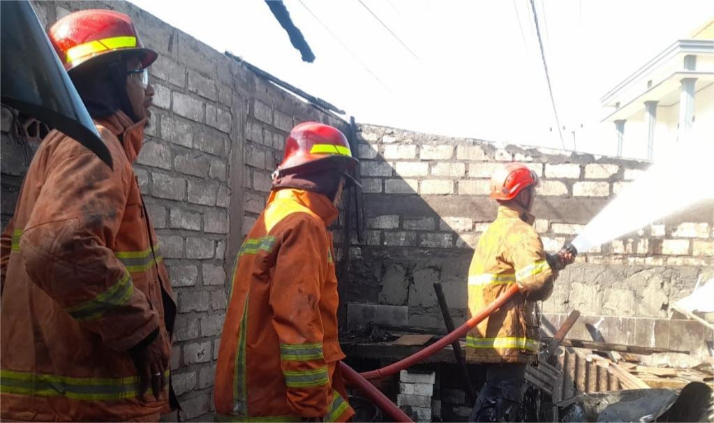 Kebakaran Hebat Ludeskan Dapur dan Toko Pracangan di Tuban, 3 Mobil Damkar Diterjunkan