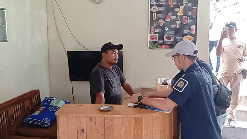 Kantor Imigrasi Jember Sisir Penginapan di Tumpak Sewu Lumajang, Ingatkan Wajib Lapor Tamu Asing