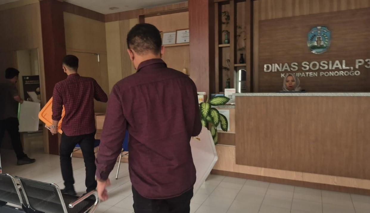 Breaking News: Jaksa Geledah Kantor Dinsos PPPA Ponorogo, Usut Dugaan Korupsi Bansos