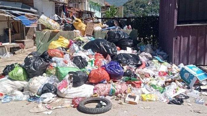 Sampah Menumpuk di Jalanan, Petugas Ogah Angkut Kesal Gaji 4 Bulan Belum Dibayar, DLH: Mogok Kerja