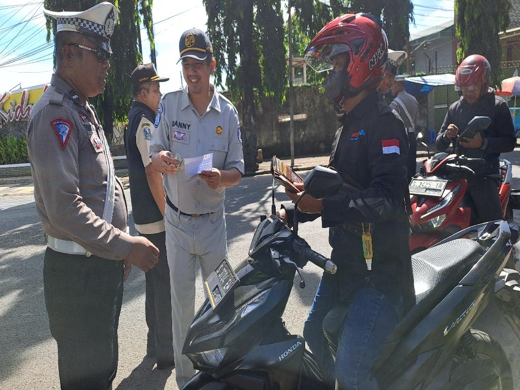 Petugas-Satlantas-Polres-Tuban-menggelar-penindakan-pelanggaran-lalu-lintas.jpg