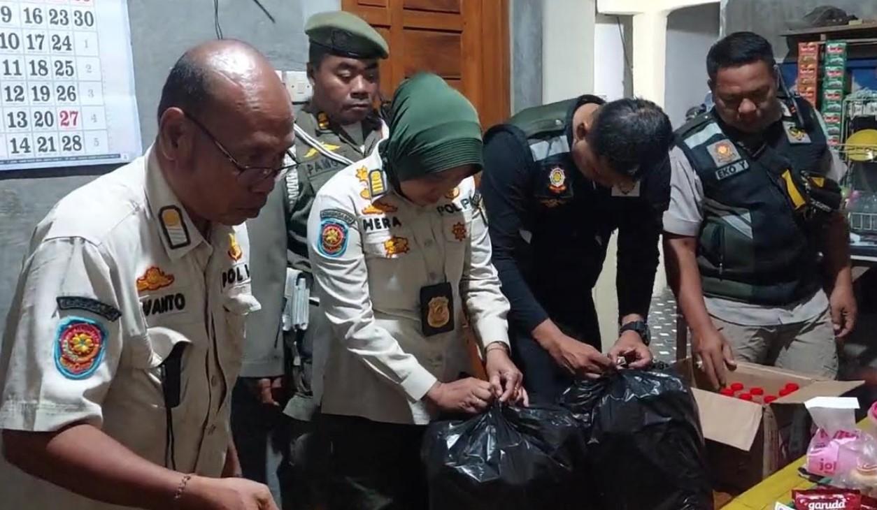 Hasil Razia Jelang Bulan Suro 2025, Satpol PP Madiun Temukan Toko Buah Jual Puluhan Botol Arak