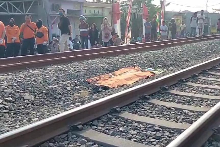 BREAKING NEWS: Hendak Sekolah, Bocah Kelas 6 SD di Sememi Surabaya Tewas Terserempet Kereta