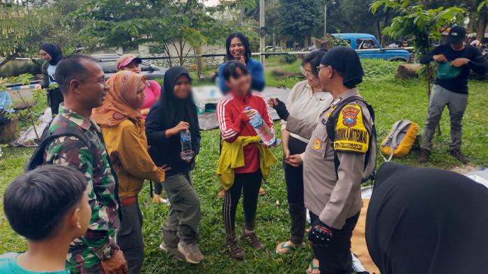 Lewat Jalur Tak Resmi Berujung Tersesat, 11 Pendaki Gunung Arjuno Berhasil Dievakuasi Tim Gabungan