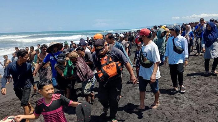 2 Orang Terseret Ombak Pantai Bambang Lumajang, Satu Korban Ditemukan Tak Bernyawa