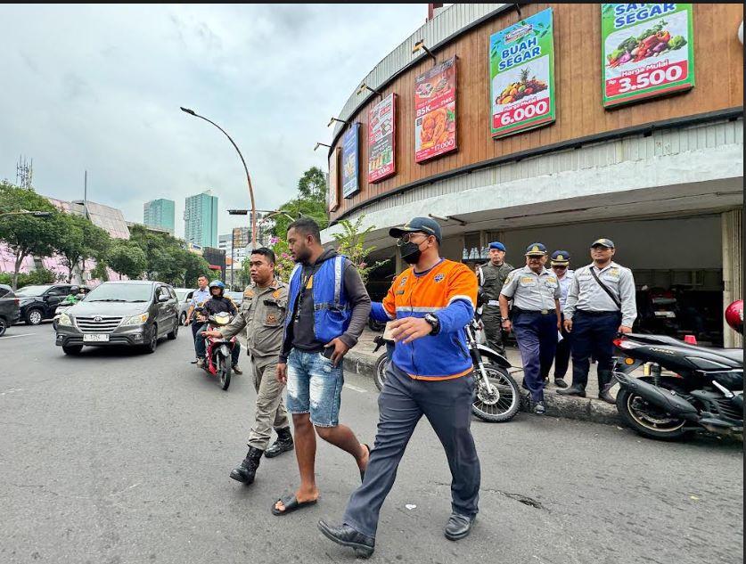 Jukir Liar Diberantas, DPRD Surabaya: Jukir Resmi Hanya Awasi, Jangan Buntuti Pengunjung!