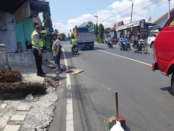 Kecelakaan Maut Mobil Pikap vs Honda Vario di Malang, Pengendara Motor Tewas di Lokasi