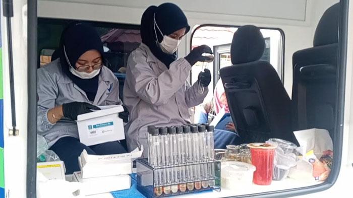 Uji Sampel Jajanan di Pasar Takjil Tulungagung, Dinkes Temukan Kerupuk Mengandung Rhodamin B