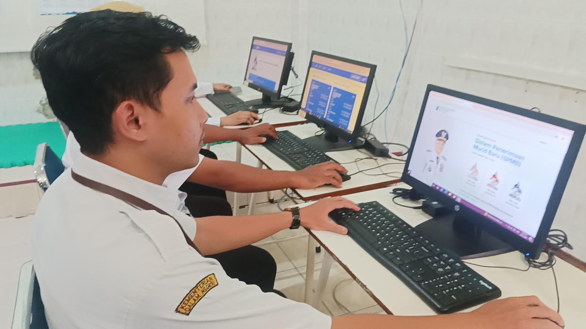 Sepekan Jelang Tahun Ajaran Baru, Masih 30 Persen Bangku SMP Swasta Surabaya yang Terisi