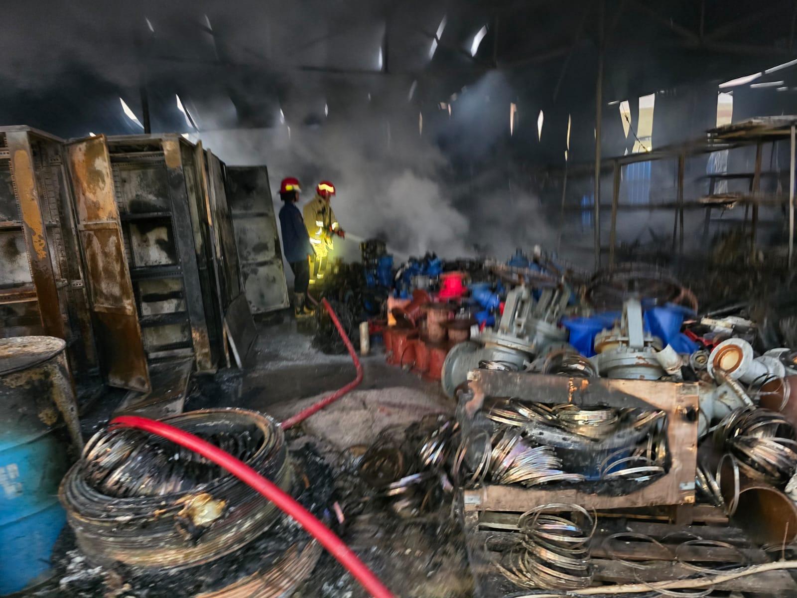 Kronologi Gudang Material Milik Subcont PT Hailiang Terbakar di Kawasan JIIPE Gresik