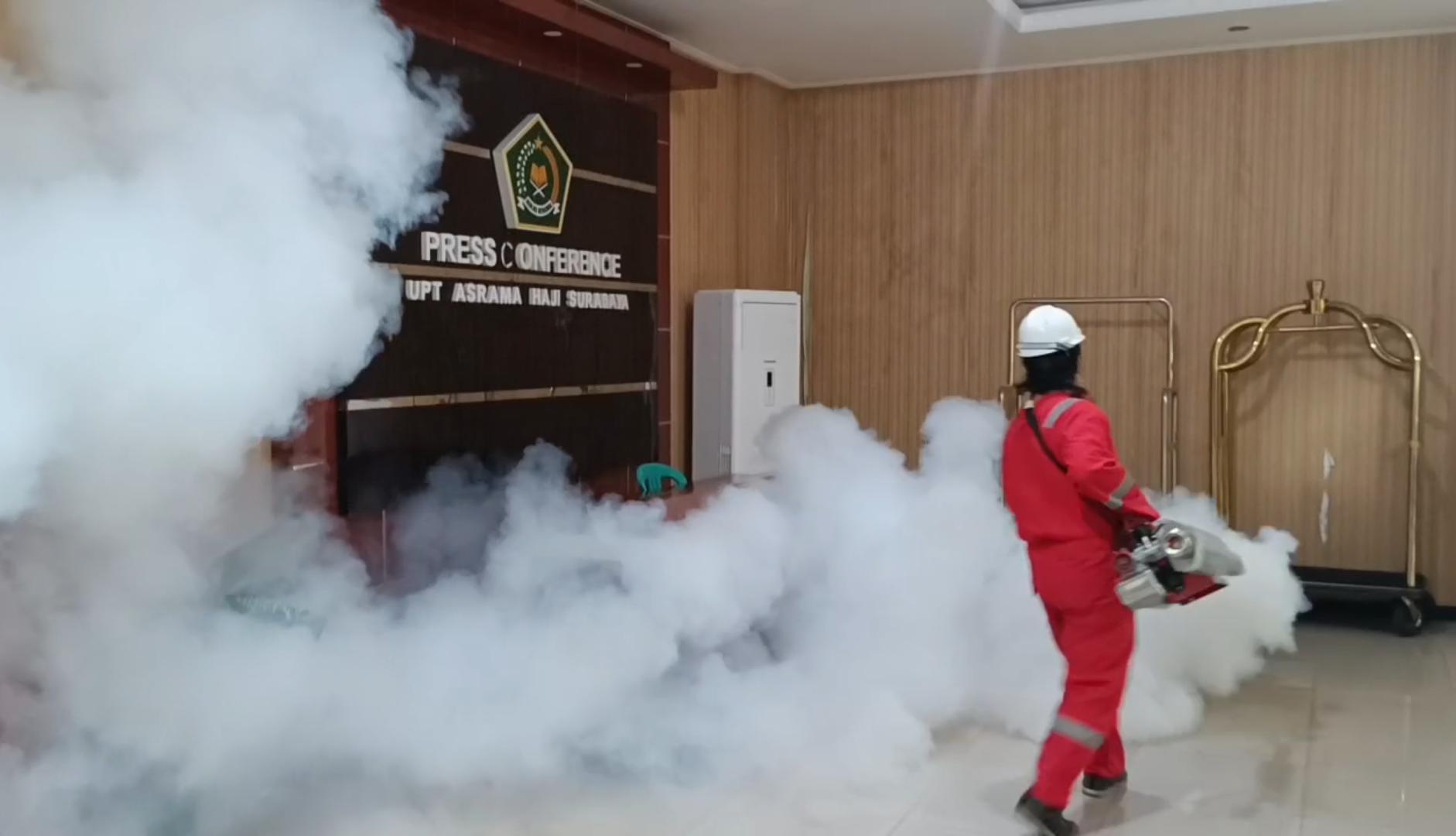 Jelang Kedatangan Kloter 1, Asrama Haji Surabaya Difogging