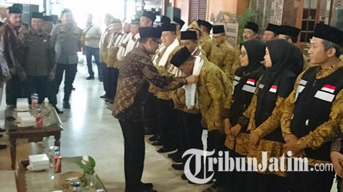 Pj Bupati Heru Suseno Lepas 1.200 Calon Jemaah Haji Asal Tulungagung, Ada 161 ASN
