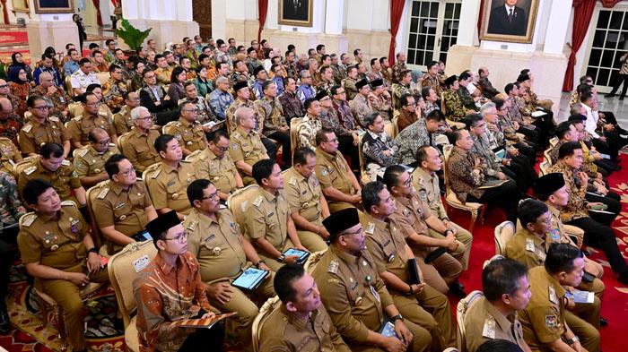 Pj-Gubernur-Jawa-Timur-Adhy-Karyono-menerima-Daftar-Isian-Pelaksanaan-Anggaran-DIPA.jpg