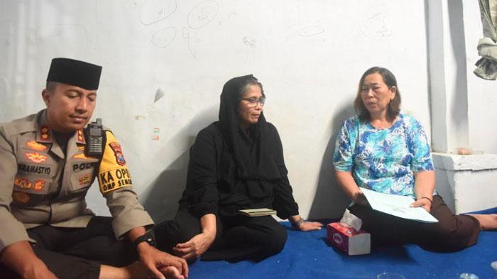 Pj-Wali-Kota-Kediri-Zanariah-dan-Kapolres-Kediri-Kota-AKBP-Bramastyo-Priaji-takziah.jpg