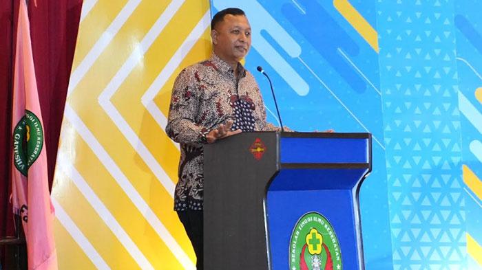 Pjs Bupati Kediri Beri Pesan Khusus ke Wisudawan STIkes Ganesha Husada, Tekankan Peran Penting Nakes