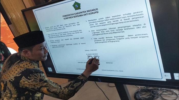KPK Beri Rapor Merah, Plt Bupati Sidoarjo Deklarasi Anti Korupsi dan Pasang Stiker di Kantor Dinas