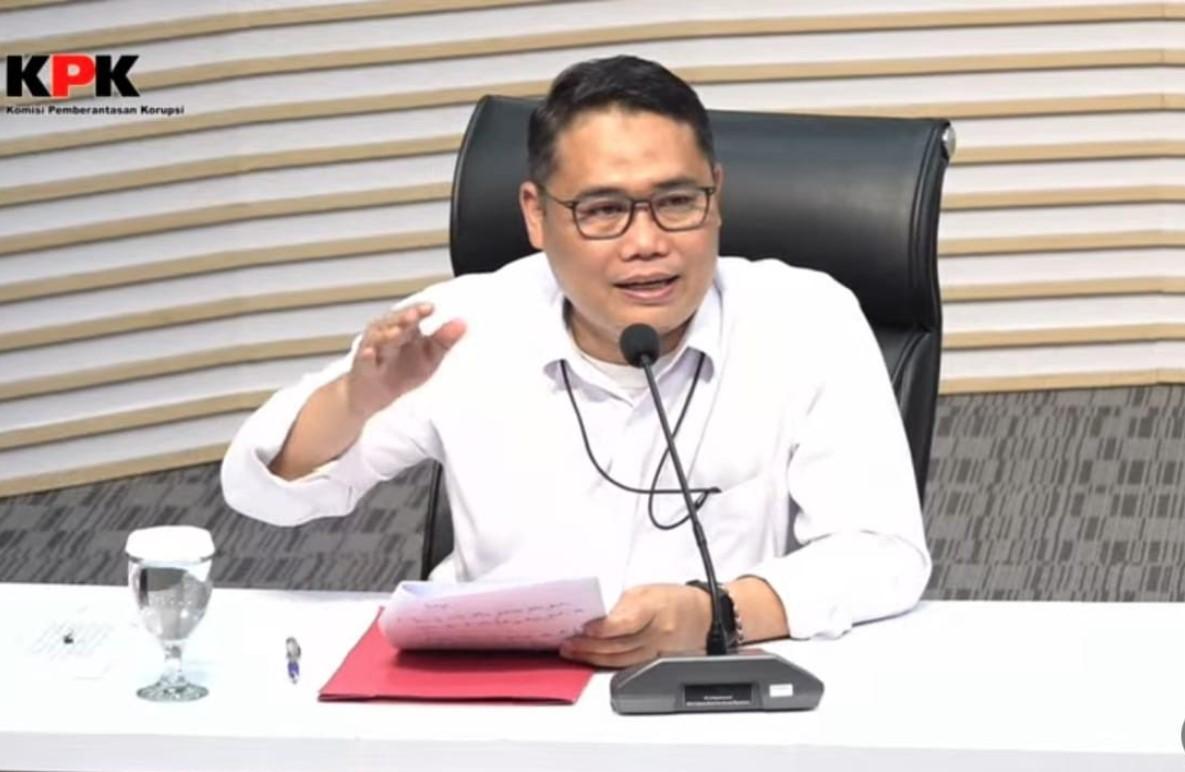 Plt-Deputi-Penindakan-dan-Eksekusi-KPK-Asep-Guntur-Rahayu-memaparkan-modus-operandi.jpg