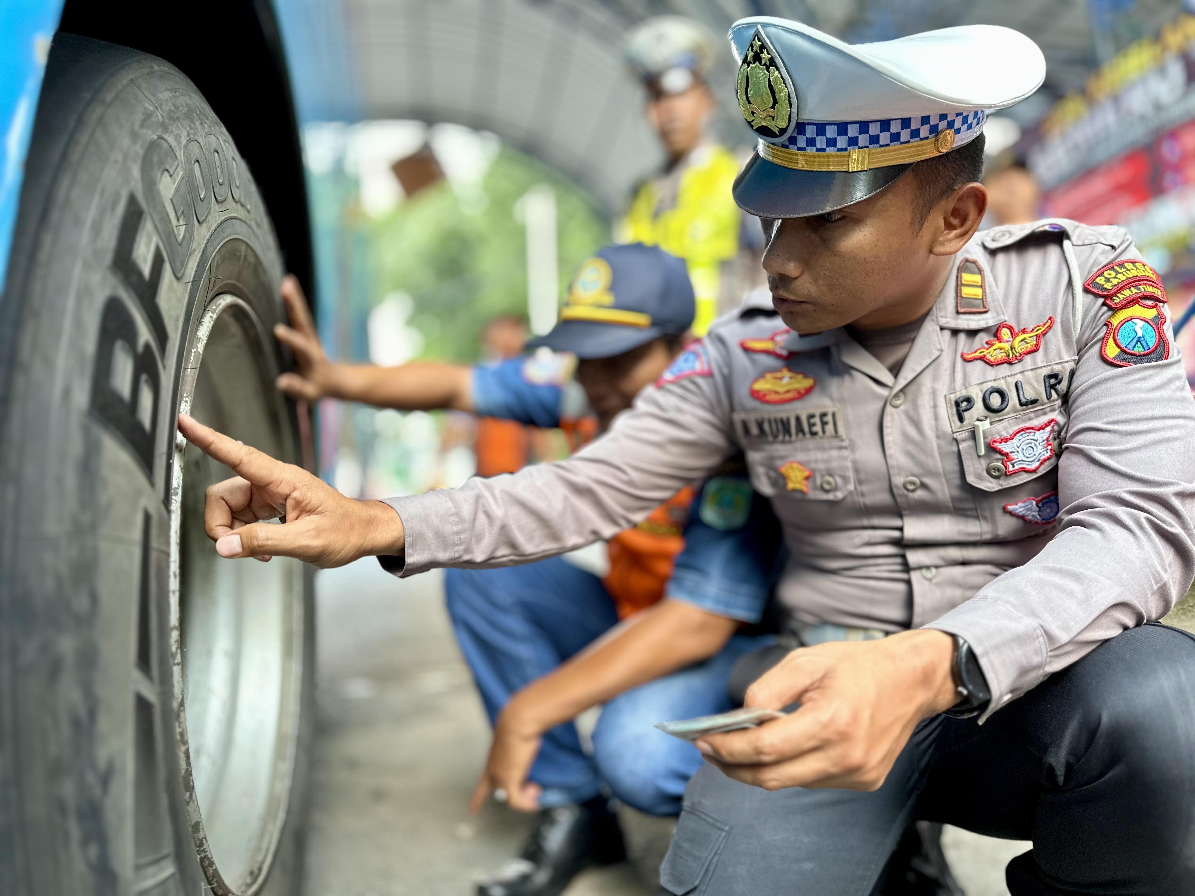 Polres Pasuruan dan Dishub Pasuruan Gelar Ramp Check di Terminal Pandaan untuk Keselamatan