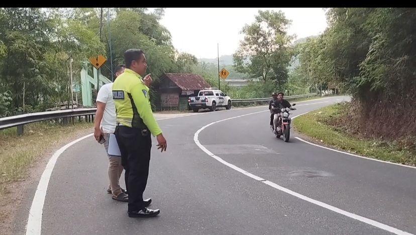 Polisi-olah-tkp-kejadian-tabrak-lari-anggota.jpg