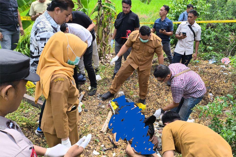 BREAKING NEWS: Geger Penemuan Jasad Pria Terikat di Parit Lamongan, Balok Kayu Jadi Petunjuk