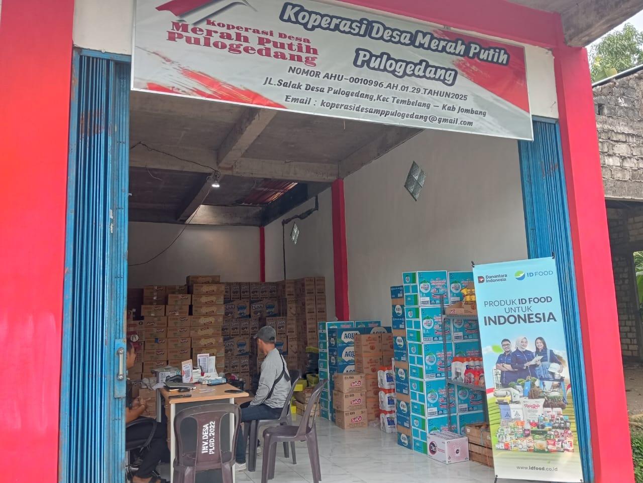 Potret-Koperasi-Desa-Kopdes-Merah-Putih-yang-sudah-beroperasi-di-Desa-Pulogedang-Jombang.jpg