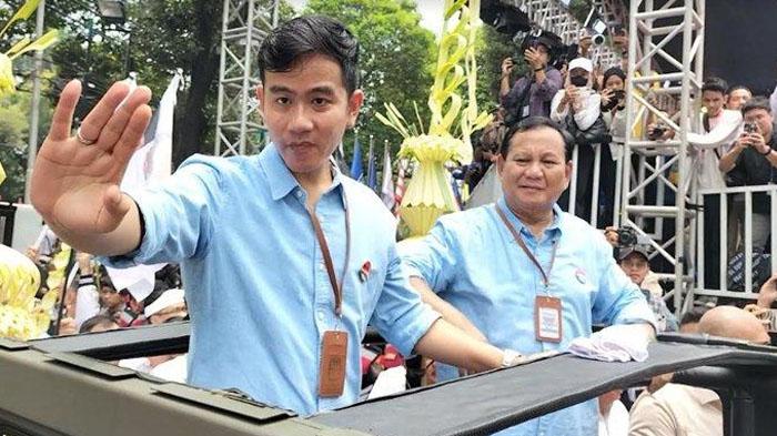 Prabowo-Subianto-Gibran-Rakabuming-Raka-tiba-di-KPU-untuk-daftar-sebagai-peserta-Pilpres-2024.jpg