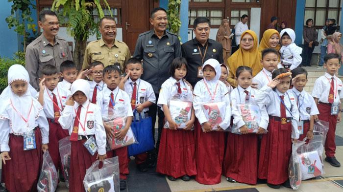 Program-Seragam-Gratis-di-Kota-Malang-Dimulai-Sekolah-Swasta-Belum-Masuk-Daftar.jpg