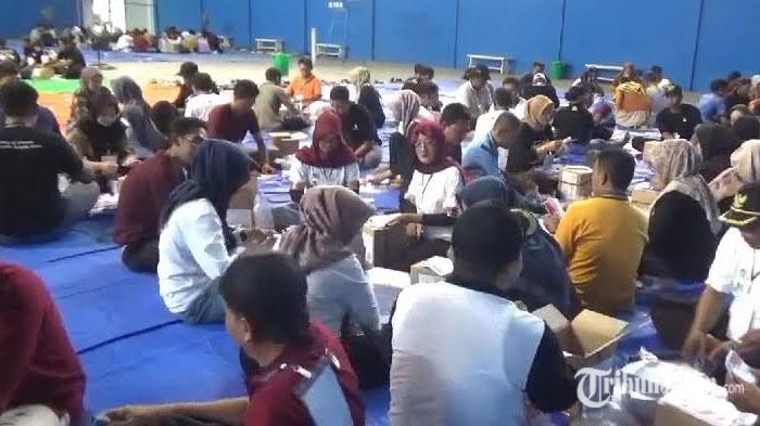 KPU Jombang Mulai Sortir dan Lipat 2 Juta Lebih Surat Suara Pilkada 2024, Targetkan 6 Hari Selesai