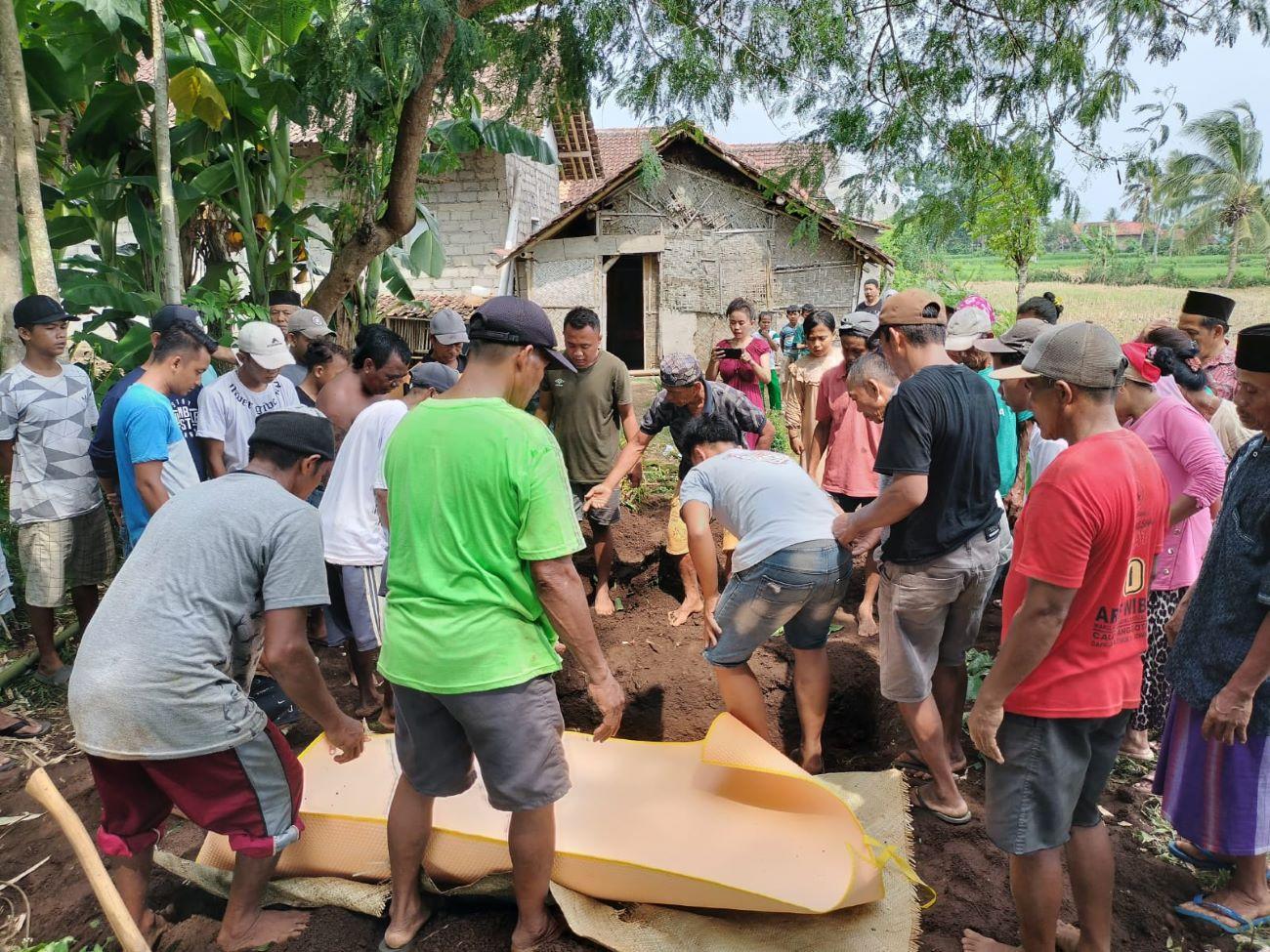 Nasib Tragis Jenazah Nenek di Jember, Pagi Dikubur Siang Makamnya Dibongkar, Kades: Tanah Dijual
