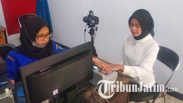 Dispendukcapil Kediri Pastikan Warga Punya e-KTP Tepat Waktu, Datangi Pelajar untuk Perekaman