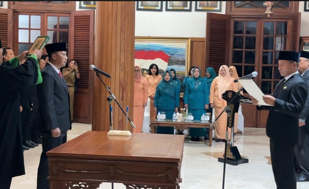 Plt Bupati Ahmad Lantik Tri Hariadi Jadi Pj Sekda Tulungagung, Dikembalikan usai Gatut Sunu Ditahan
