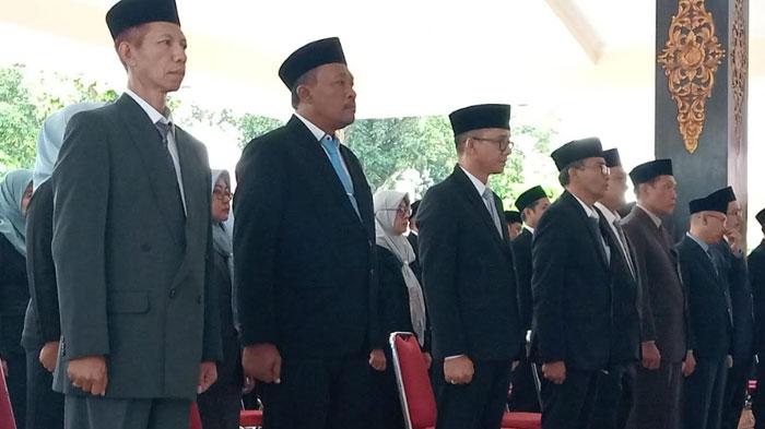 Prosesi-sumpah-dan-serah-terima-jabatan-penjabat-manajerial-lingkungan-Pemkab-Jombang.jpg