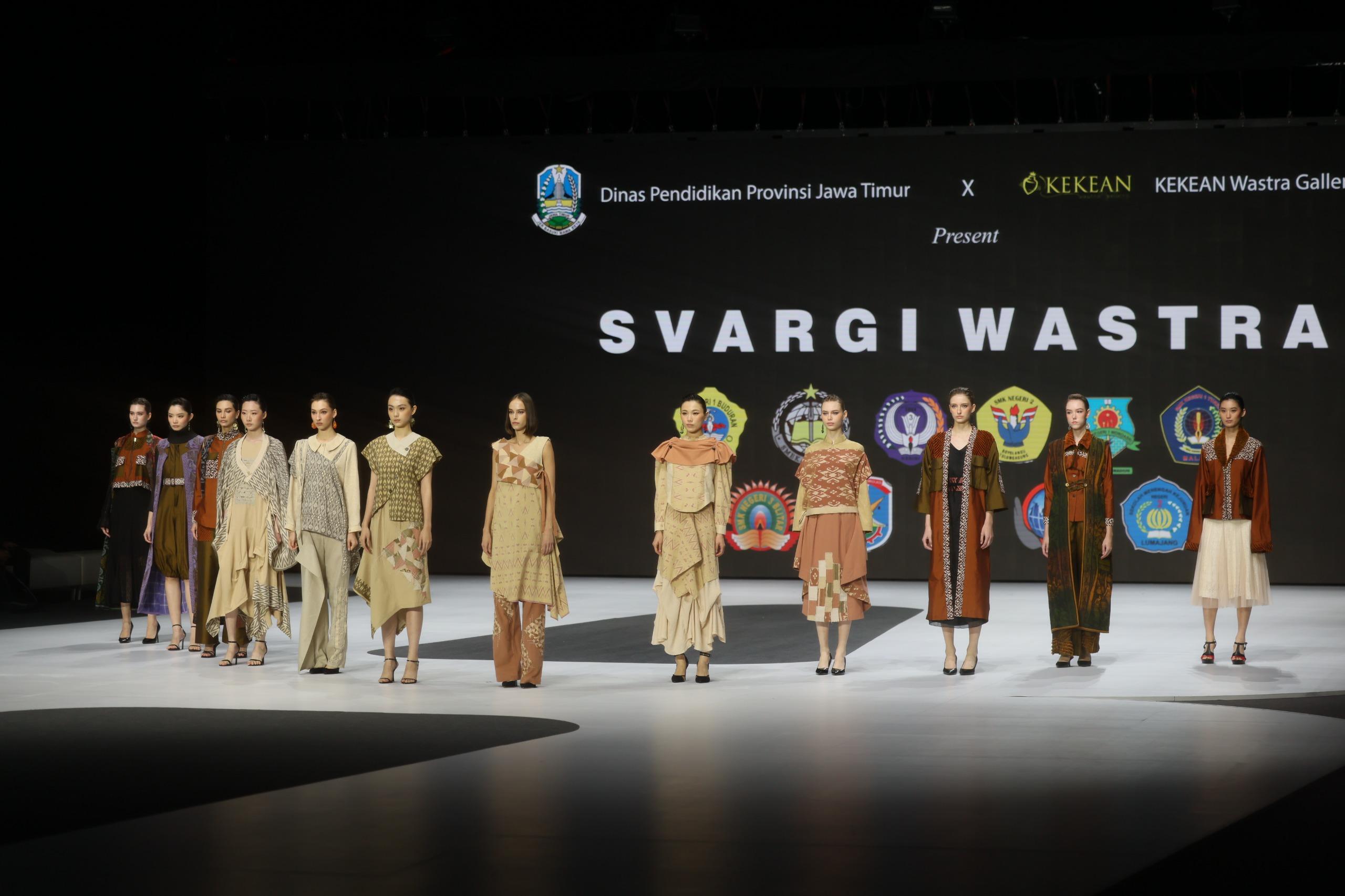 Tak Hanya Pameran, Karya Siswa SMK Jatim Laris Manis di Ajang Fashion Internasional