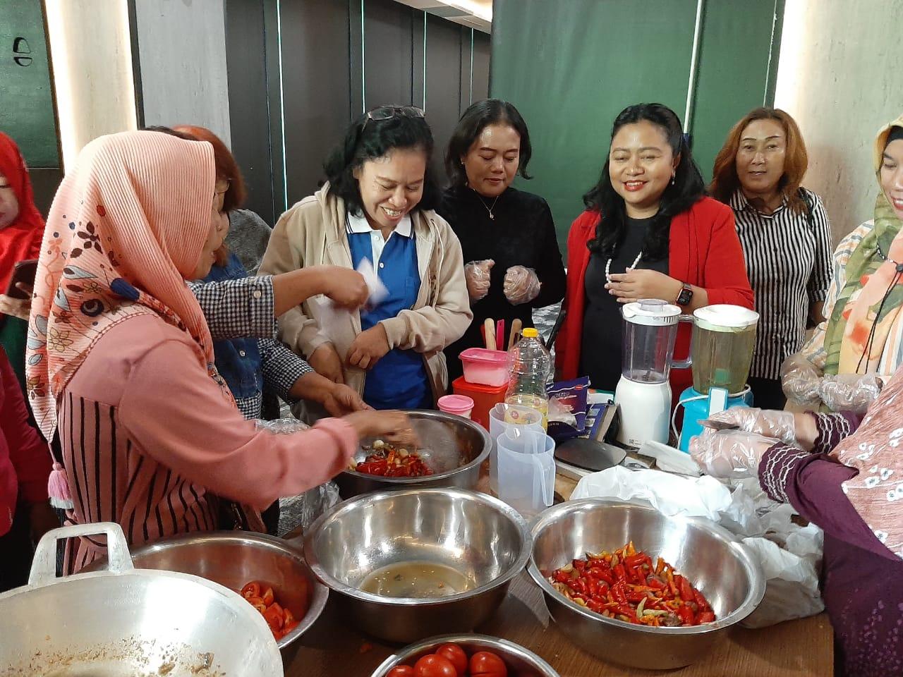 Sambal Semakin Populer, Emak-emak Antusias Ikuti Pelatihan Olahan Sambal Buka Peluang Bisnis