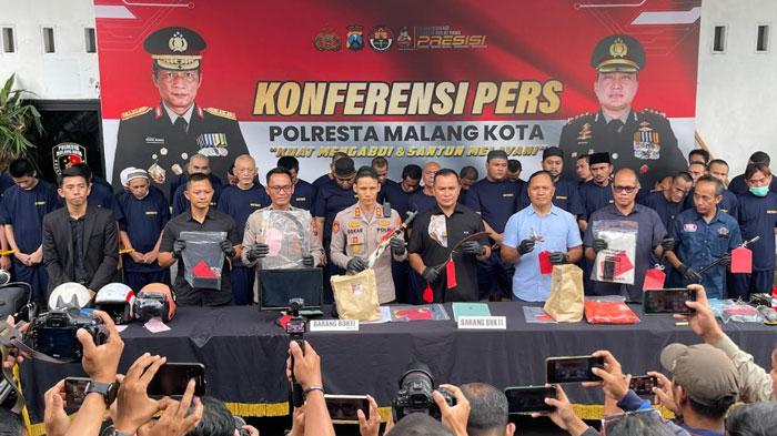 Puluhan-tersangka-kejahatan-dihadirkan-dalam-konferensi-pers-rilis-hasil-Operasi-Sikat-Semeru.jpg