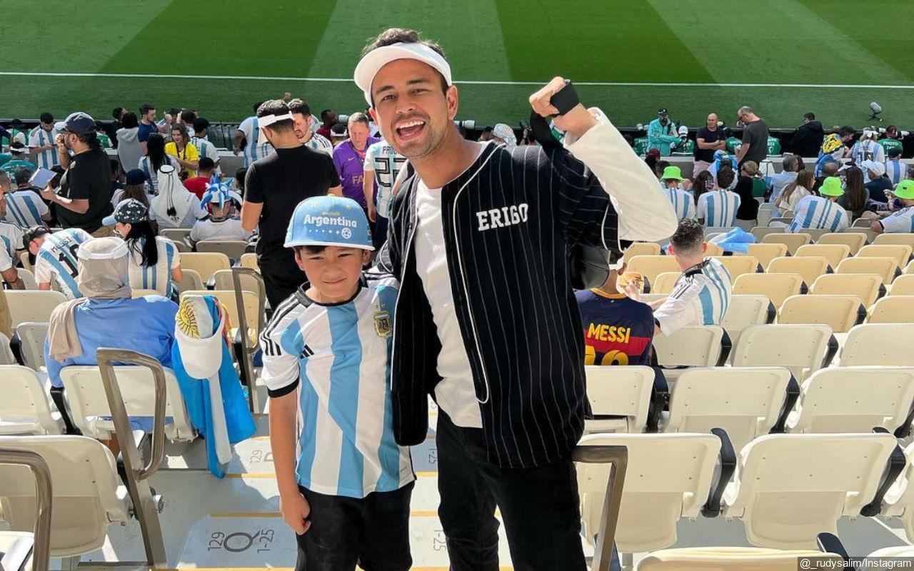 Raffi-Ahmad-dan-Rafathar-nonton-langsung-Piala-Dunia-2022-di-Qatar.jpg