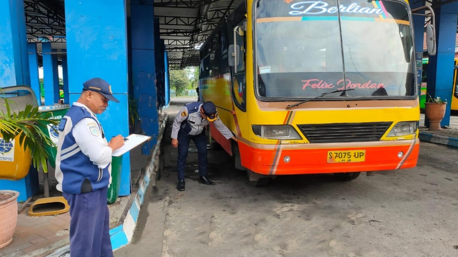 Ramp-Check-transportasi-umum-bus-di-Terminal-Kertajaya-Mojokerto.jpg