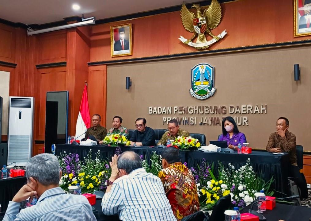Rapat-Kerja-yang-digelar-oleh-DPRD-Jatim-bersama-Penyelenggara-Pemilu.jpg
