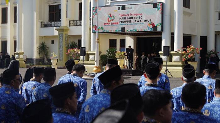 Ratusan-PPPK-Paruh-waktu-saat-kegiatan-penyerahan-SK-di-Pendopo-Krida-Manunggal-Tuban.jpg