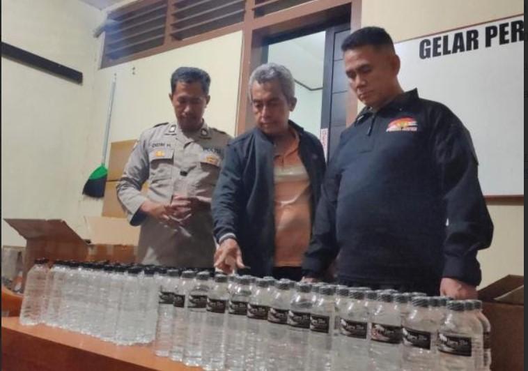 Gagalkan Pengiriman Miras dari Bali, Polisi Jombang Sita 876 Botol Arak Diturunkan di Pinggir Tol