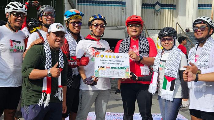 Ratusan-pesepeda-di-Surabaya-menggelar-kegiatan-Ride-for-Humanity-from-Heroes-City-for-Palestine.jpg