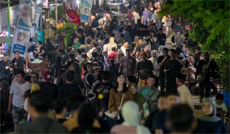 Ratusan-warga-berbaur-dalam-Festival-Ngopi-Sepuluh-Ewu.jpg