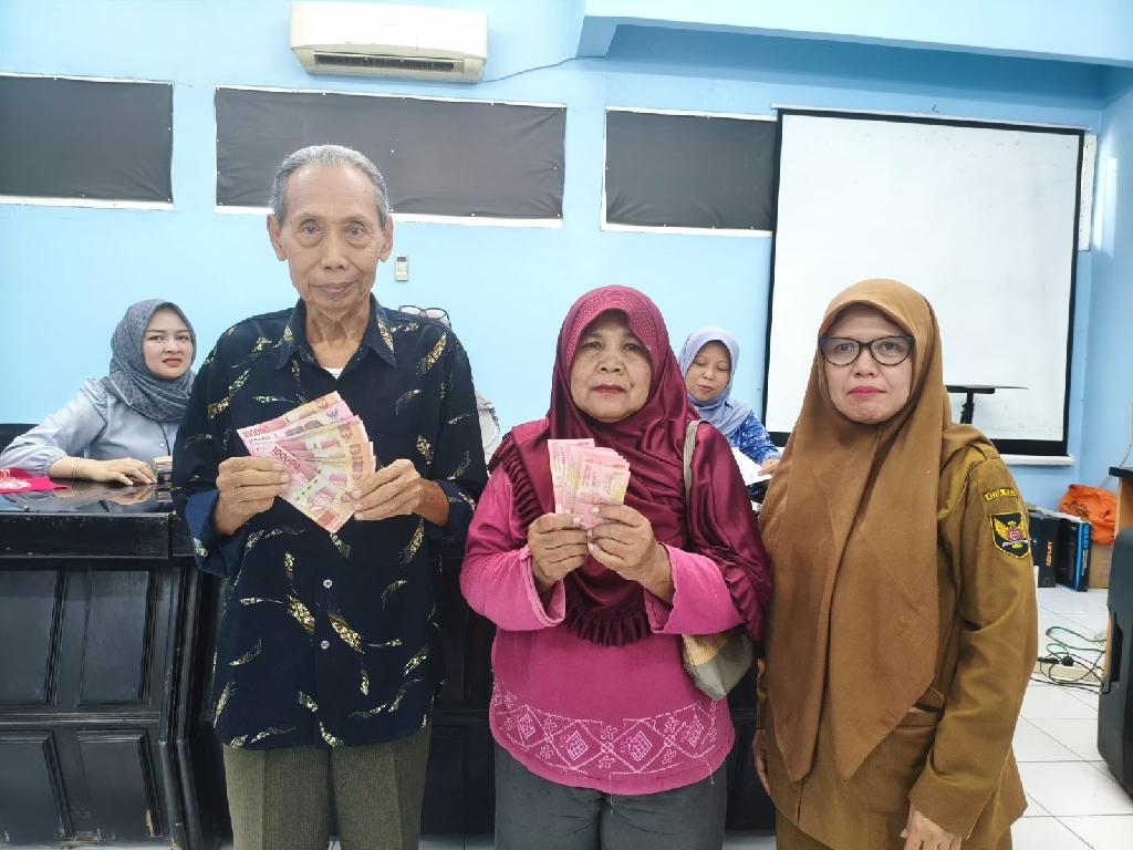 Ratusan Lansia Kota Kediri Terima BLT Rp1,2 Juta, Bantuan Tahap Akhir Tahun Non Bansos Pusat