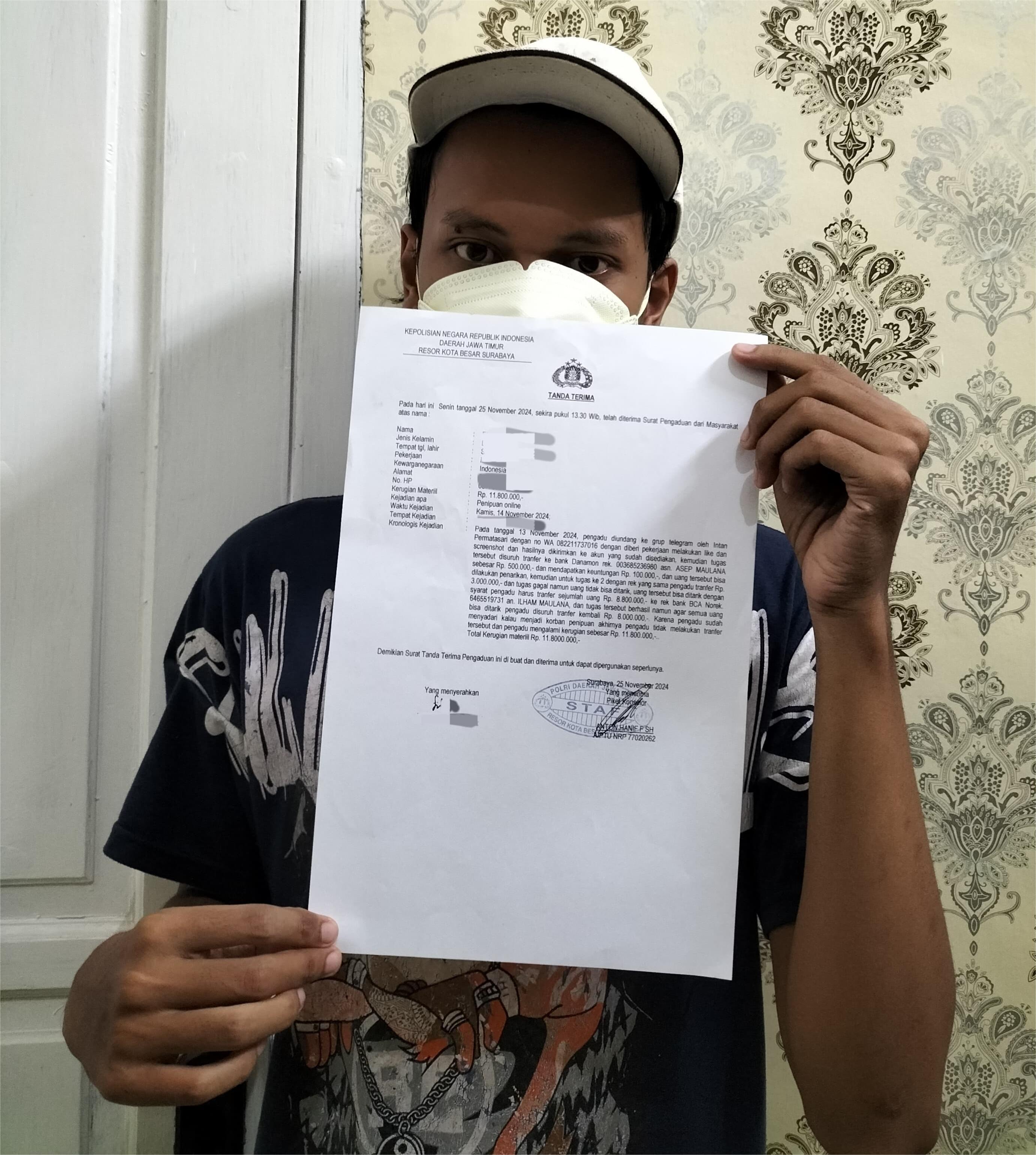 Reihan-menunjukkan-setelah-ditipu-sudah-melapor-ke-Polrestabes-Surabaya.jpg