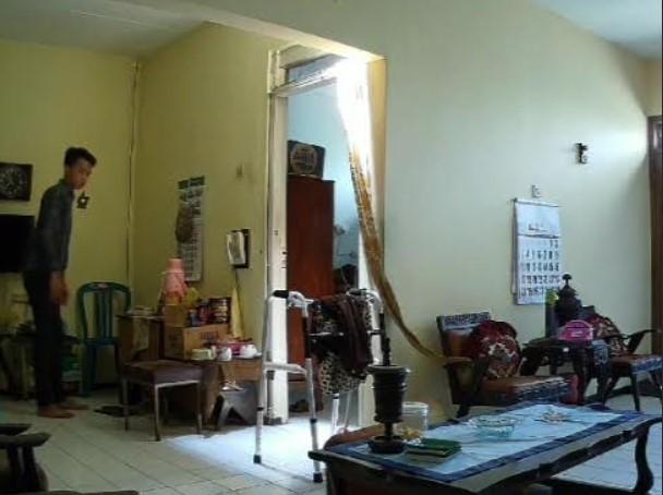 Rekaman-CCTV-yang-menunjukkan-pelaku-saat-masuk-ke-dalam-rumah-korban.jpg