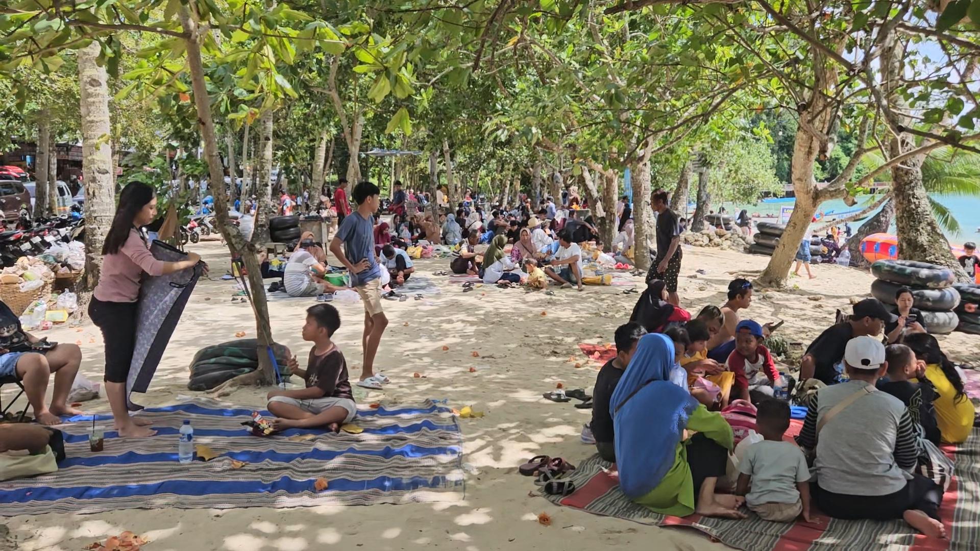 Ribuan Pengunjung Serbu Destinasi Wisata Trenggalek, Pengelola Terapkan Sistem Buka Tutup